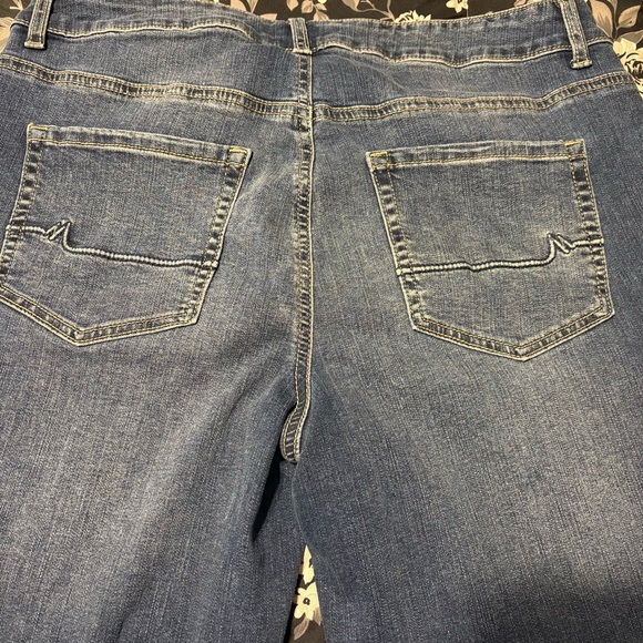 MAURICES High Rise CurvyWomen's Blue Jeans SZ 16W - Picture 8 of 8